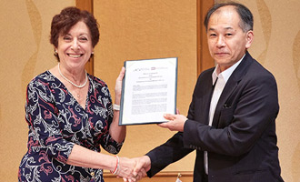 Former NIEHS and National Toxicology Program Director Linda Birnbaum, Ph.D. (left) poses with Chiho Watanabe, Ph.D., (right) president of Japan’s NIES.