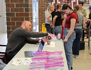 Aaron Specht helping student