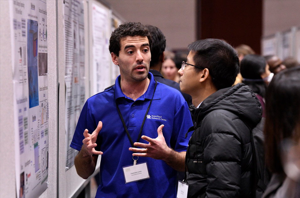 Francisco Léniz and meeting participant