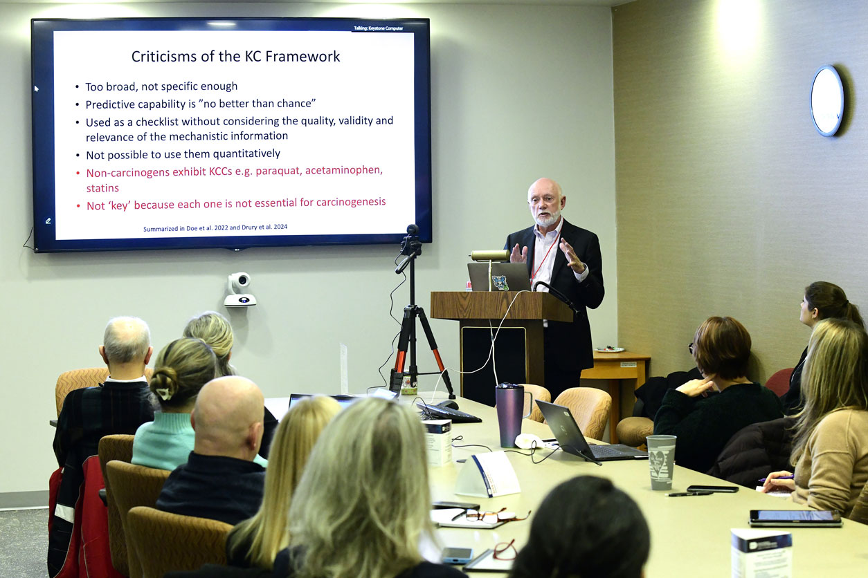 Martyn Smith, Ph.D. at podium