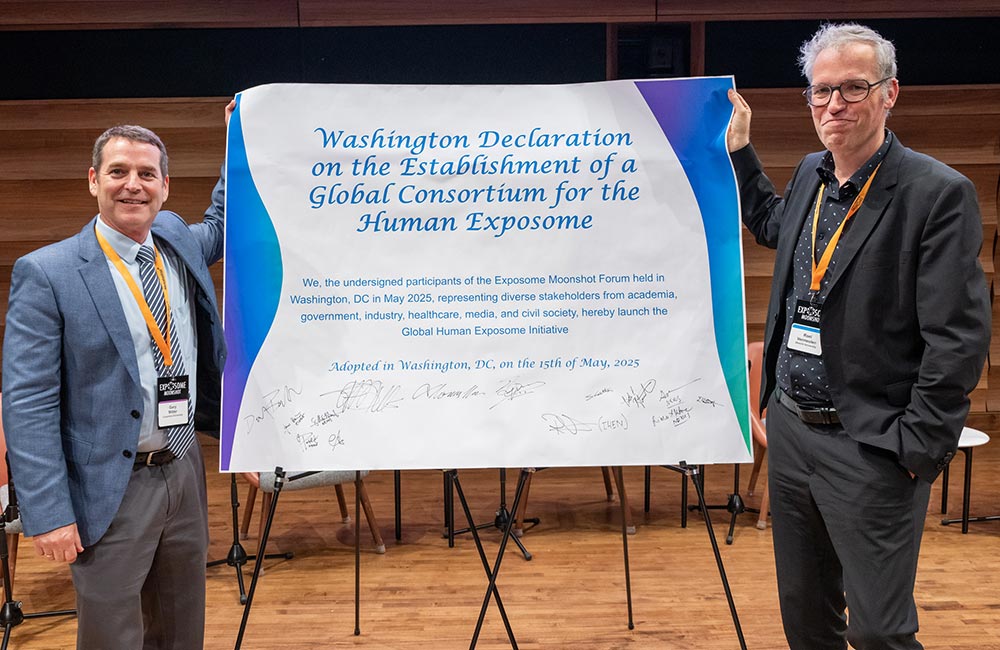 Gary Miller, Ph.D., left, and Roel Vermeulen, Ph.D., 