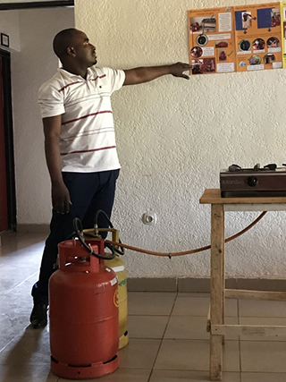 worker with an LP gas tank giving instructions