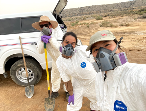 University of Arizona SRP Center researchers collecting samples from the field