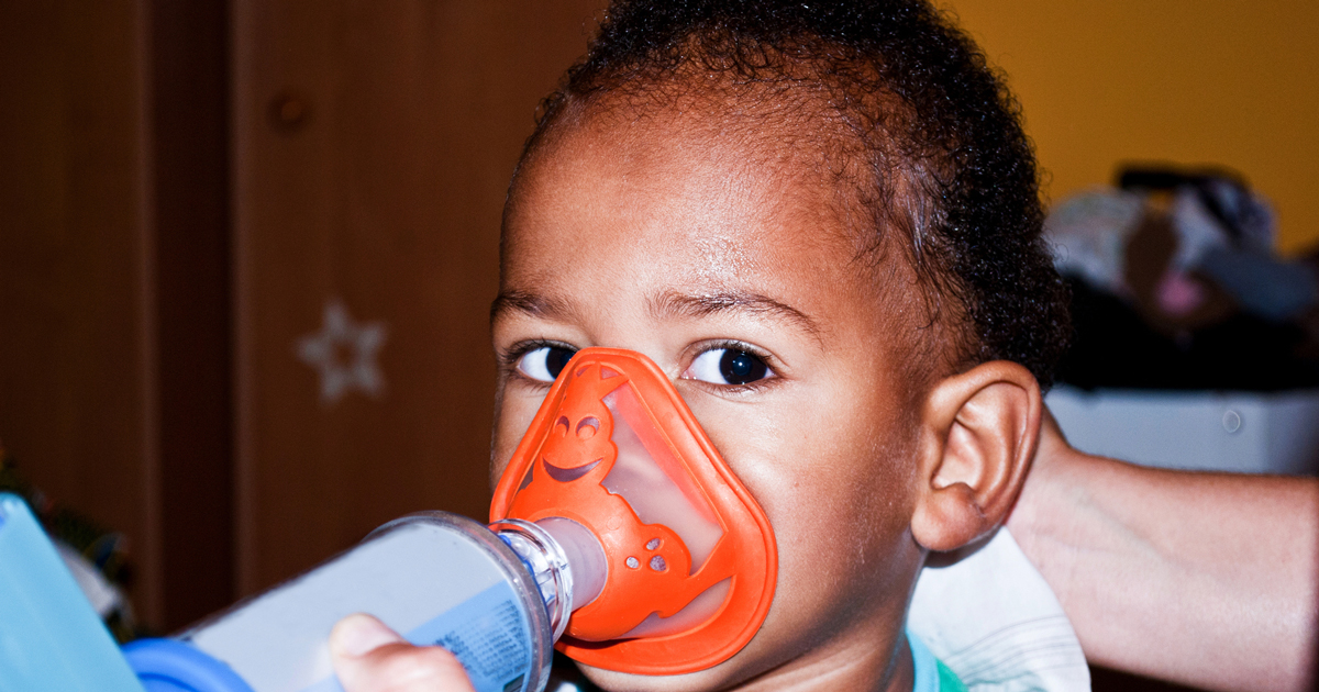 child using an albuterol mask