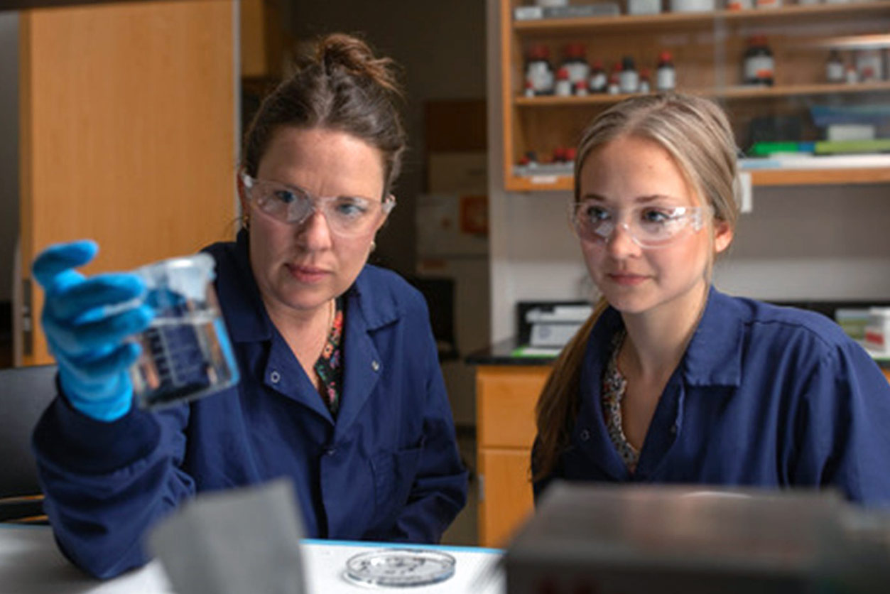 Molly Frazar Lahey, Ph.D. and Anicah Smith in a lab