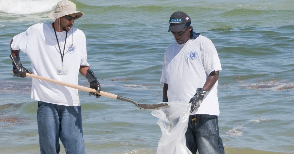 Oil Spill Cleanup Workers More Likely to Have Asthma Symptoms