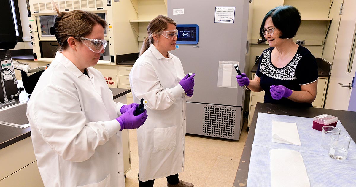 Huei-Chen Lee, Ph.D., training students in a lab